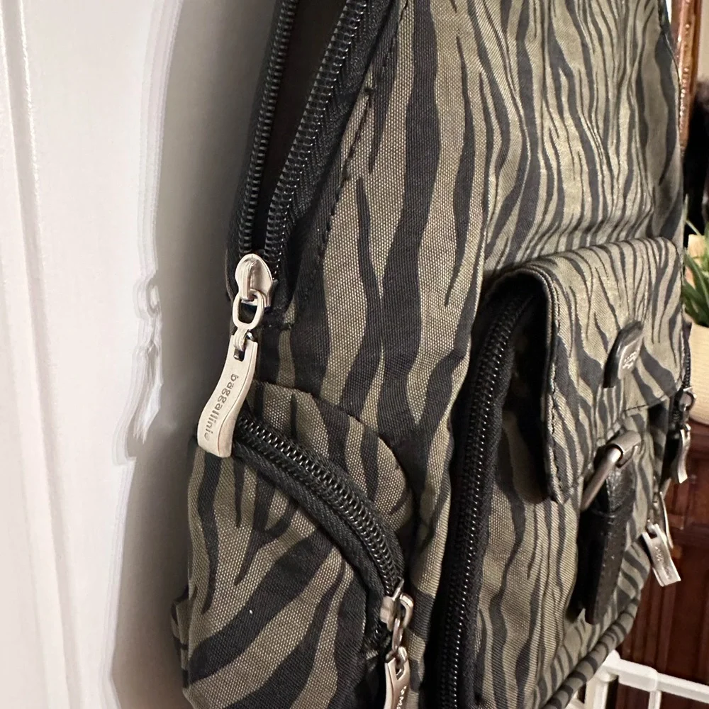 Baggallini small animal print NWOT tags backpack. - Picture 11 of 11